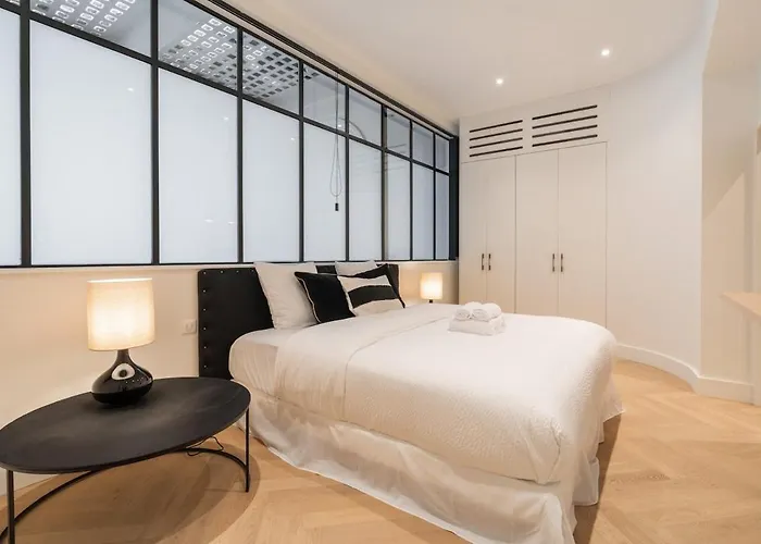 Luxury Of 140 Sqm アパート パリ